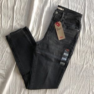 Levi’s 721 High Rise Skinny Jean